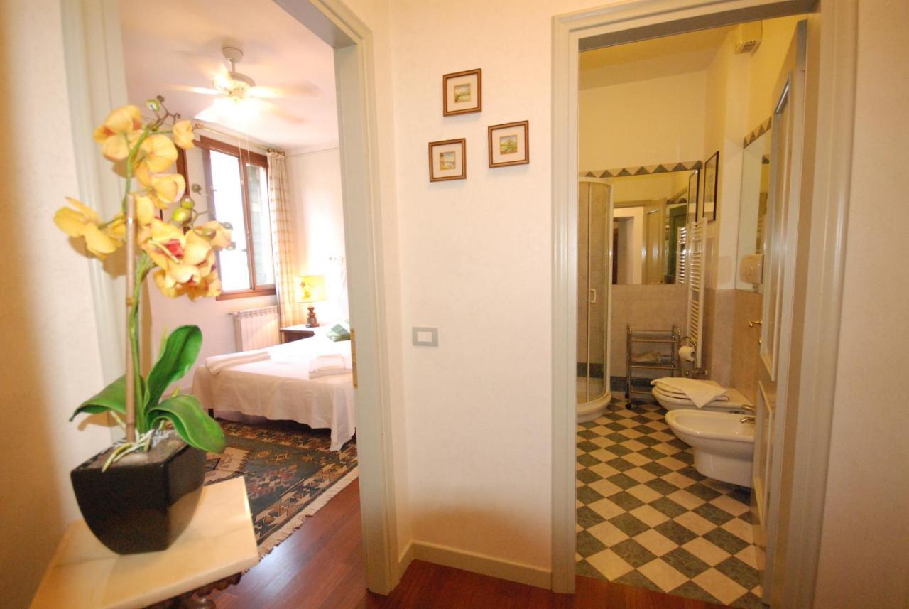 Apartment Casa Verde Canal View Venice